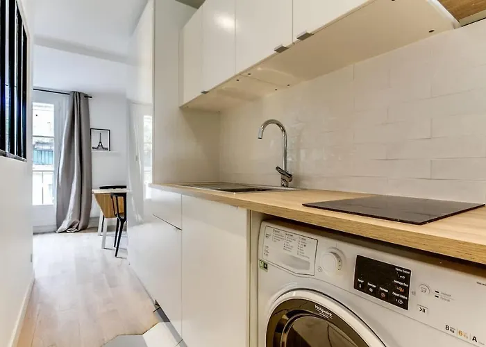 Cute 1 Bed With Balcony In The Heart Of The Marais * 巴黎