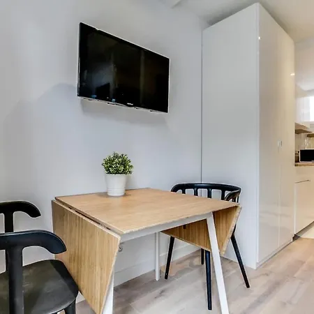 Cute 1 Bed With Balcony In The Heart Of The Marais アパート *