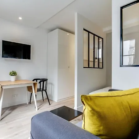 Cute 1 Bed With Balcony In The Heart Of The Marais パリ