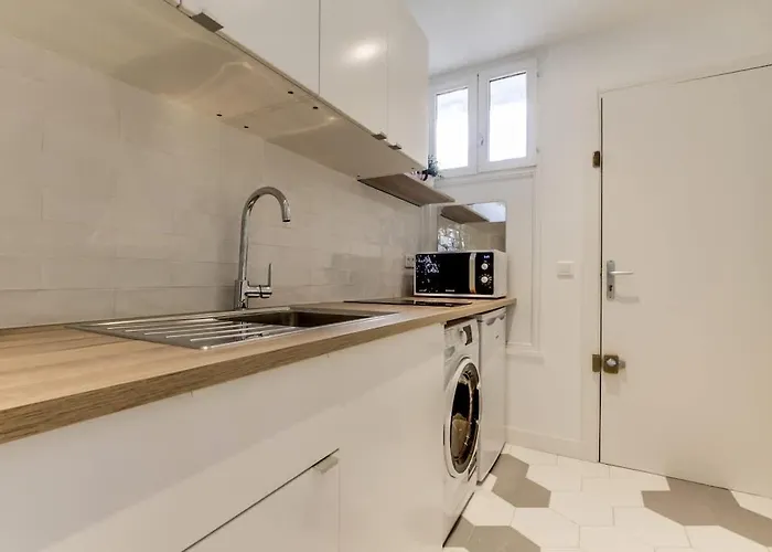 Cute 1 Bed With Balcony In The Heart Of The Marais アパート *